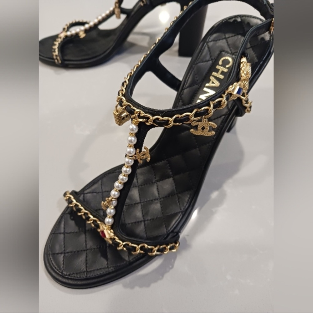 CHANEL New Interlocking Black T-strap Sandals - Picture 3 of 13